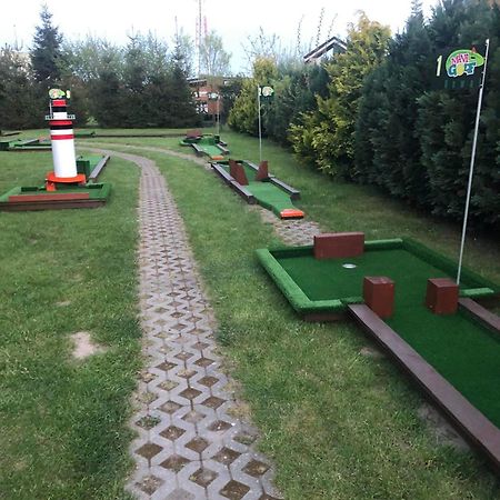 Domki Kapitanskie Z Prywatnym Polem Do Gry W Mini Golf Rewal Kültér fotó