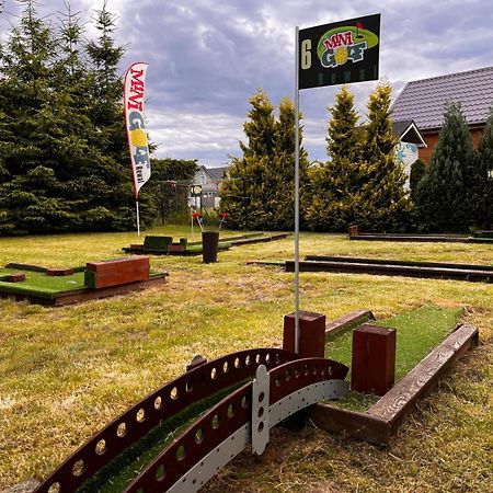 Domki Kapitanskie Z Prywatnym Polem Do Gry W Mini Golf Rewal Kültér fotó