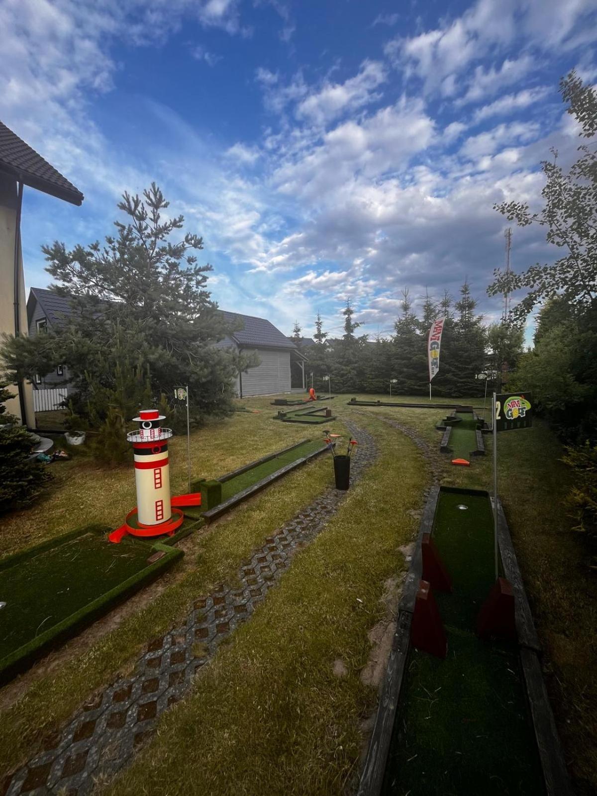 Domki Kapitanskie Z Prywatnym Polem Do Gry W Mini Golf Rewal Kültér fotó