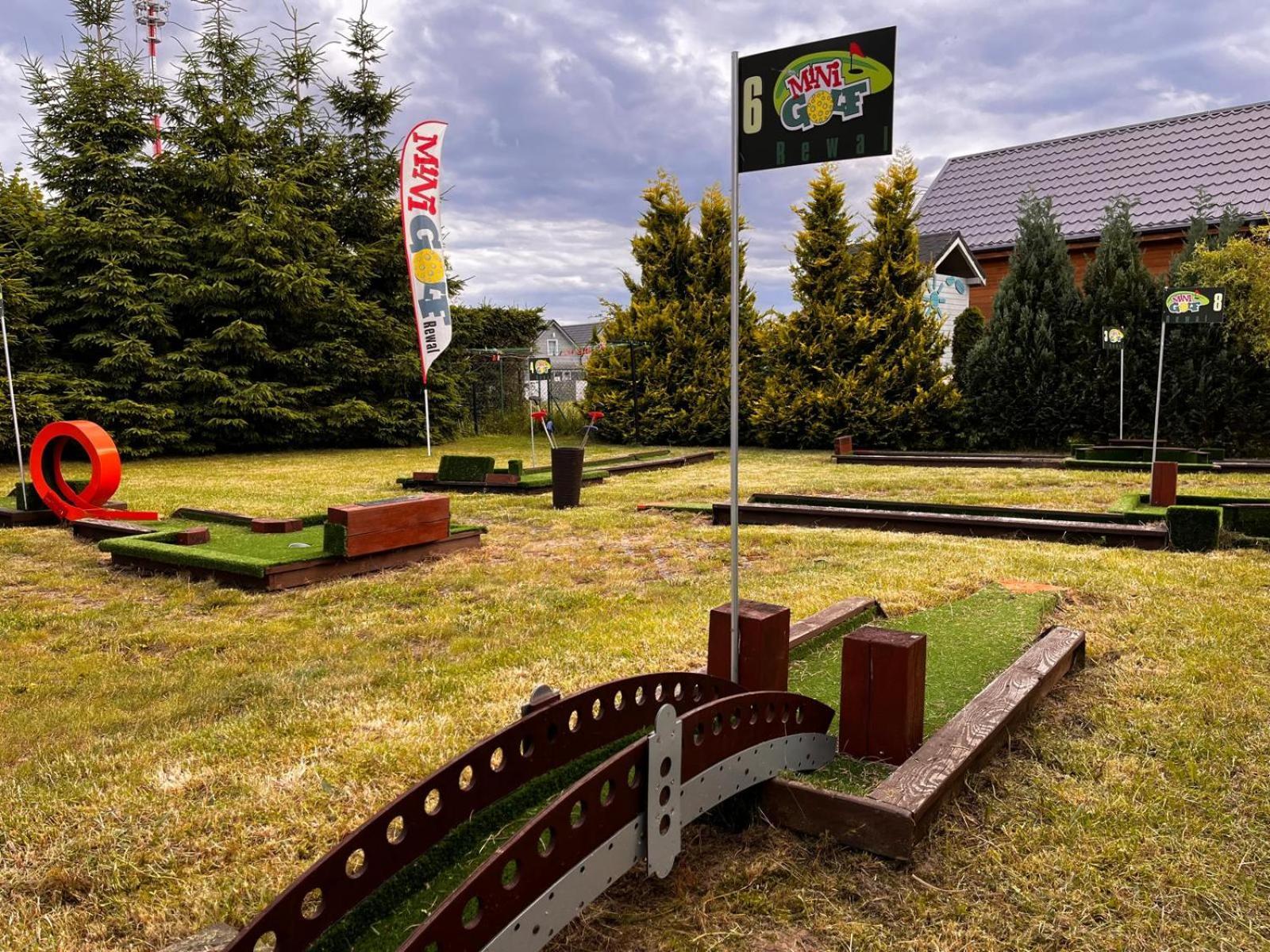 Domki Kapitanskie Z Prywatnym Polem Do Gry W Mini Golf Rewal Kültér fotó