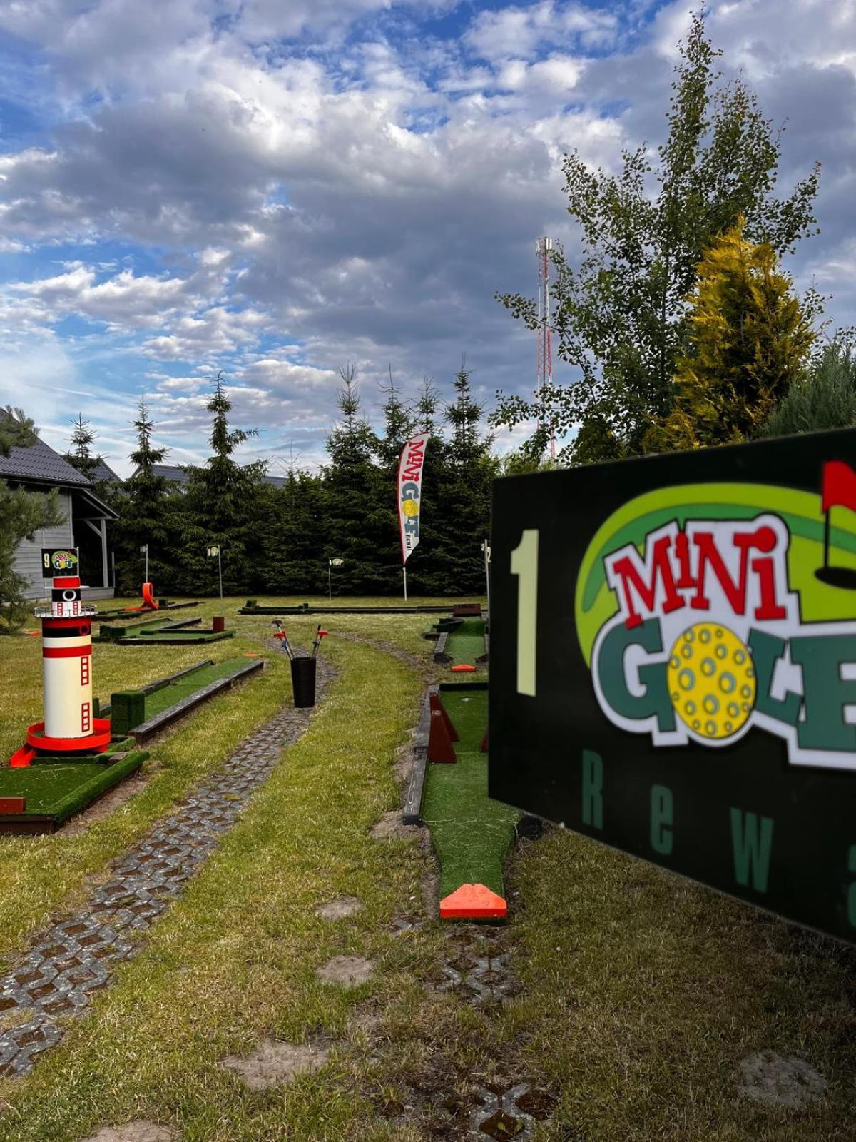 Domki Kapitanskie Z Prywatnym Polem Do Gry W Mini Golf Rewal Kültér fotó