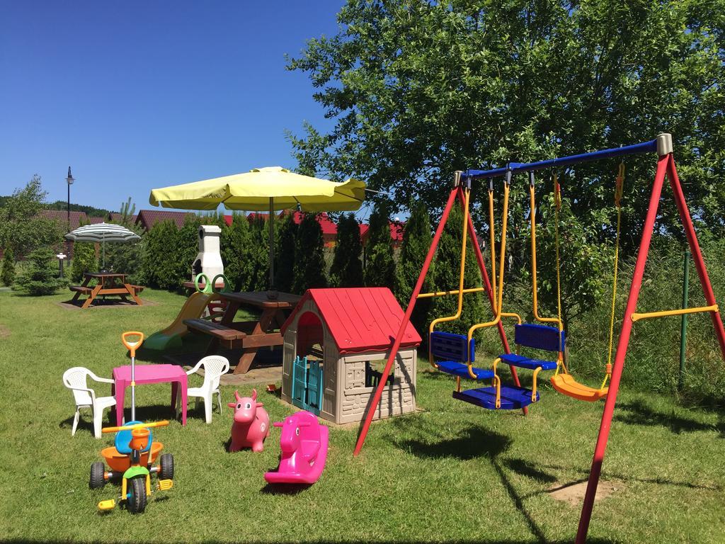 Domki Kapitanskie Z Prywatnym Polem Do Gry W Mini Golf Rewal Kültér fotó