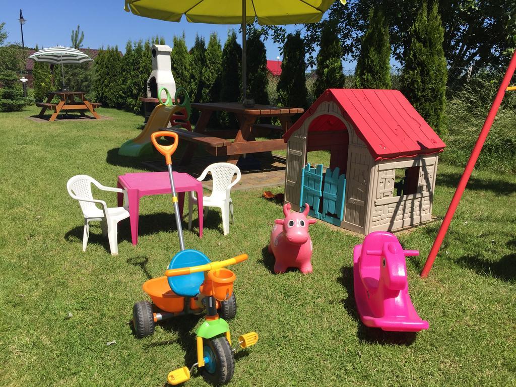 Domki Kapitanskie Z Prywatnym Polem Do Gry W Mini Golf Rewal Kültér fotó