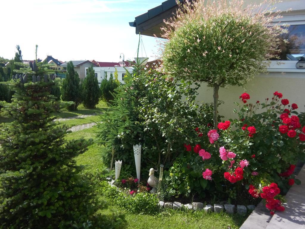 Domki Kapitanskie Z Prywatnym Polem Do Gry W Mini Golf Rewal Kültér fotó